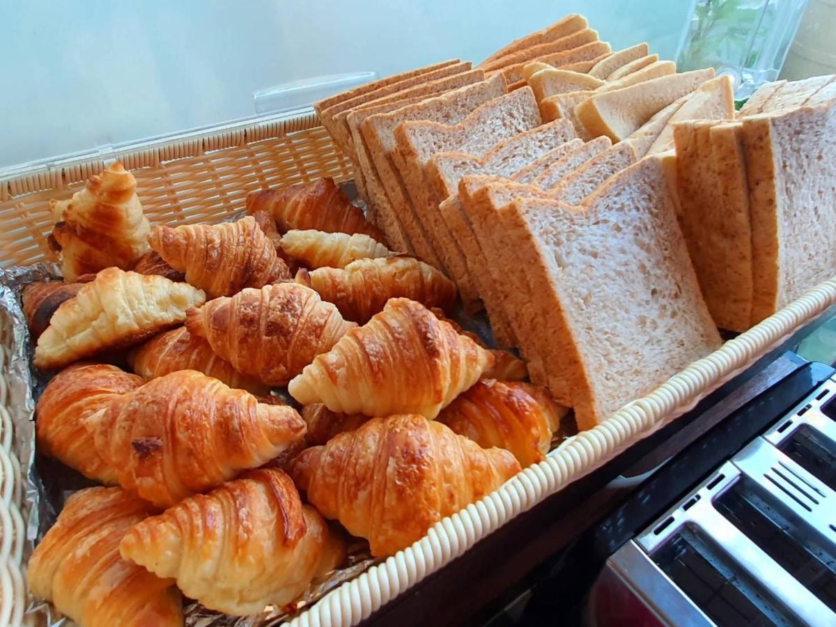 Goldenbell Hotel Chiangmai Чиангмай Экстерьер фото