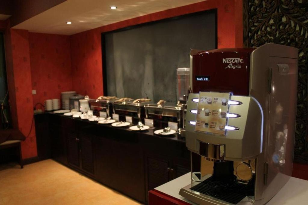 Goldenbell Hotel Chiangmai Чиангмай Экстерьер фото